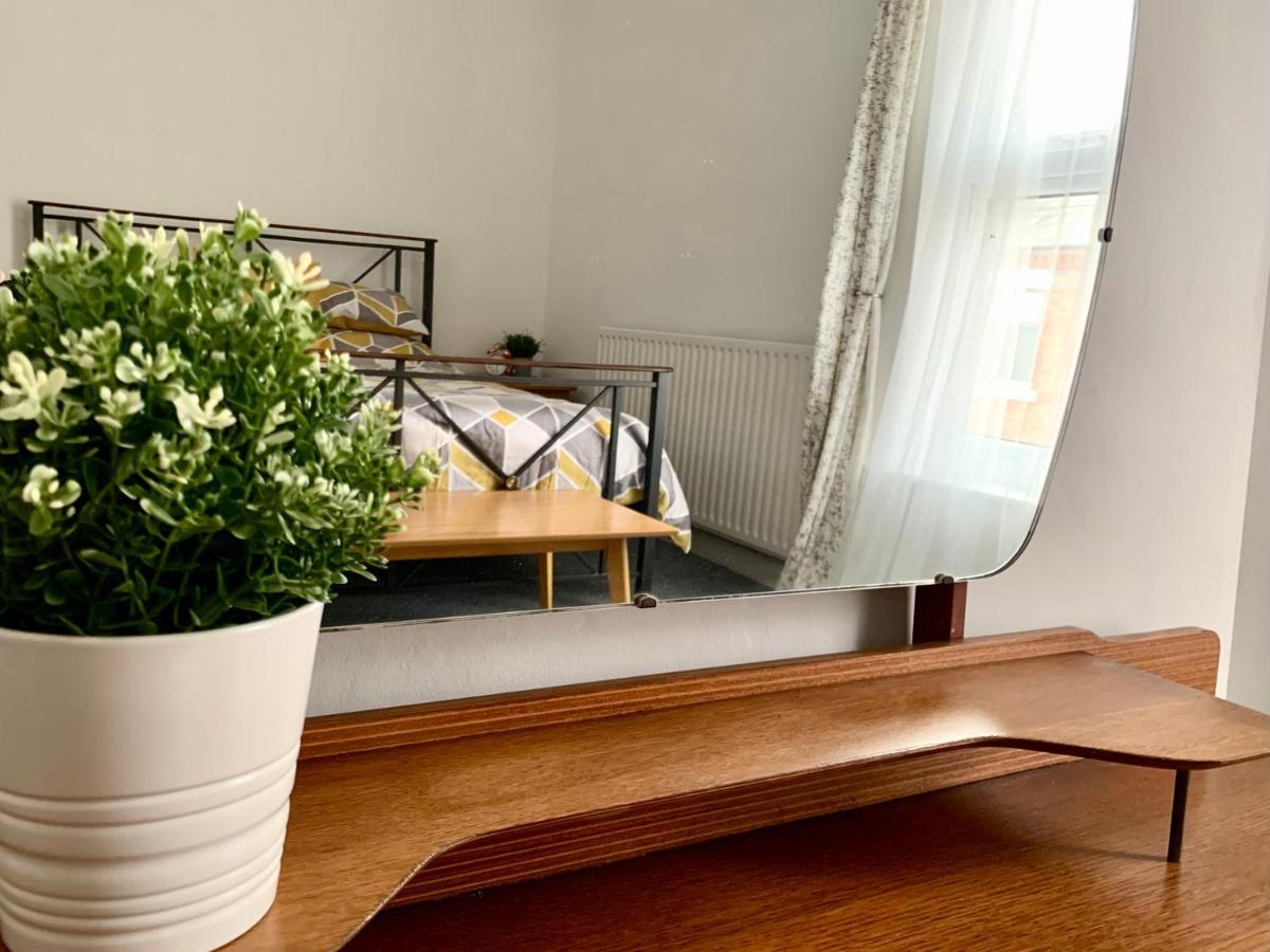 Contemporary 2 Bedroom Victorian Town House - Sleeps Up To 6 Kimberley  Eksteriør billede